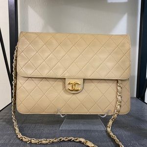 CHANEL vintage classic flap bag